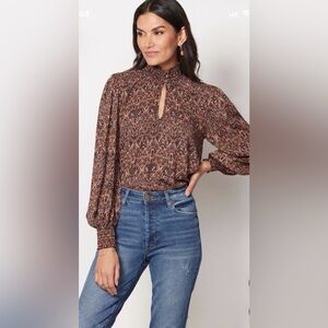 Elegant Women's Patterned Blouse